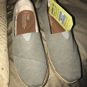 Toms